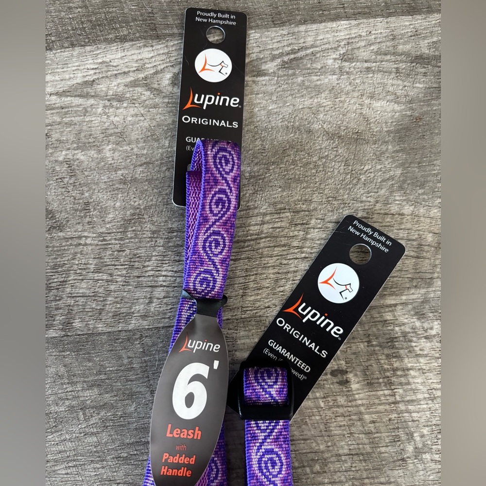 Lupine collar and leash